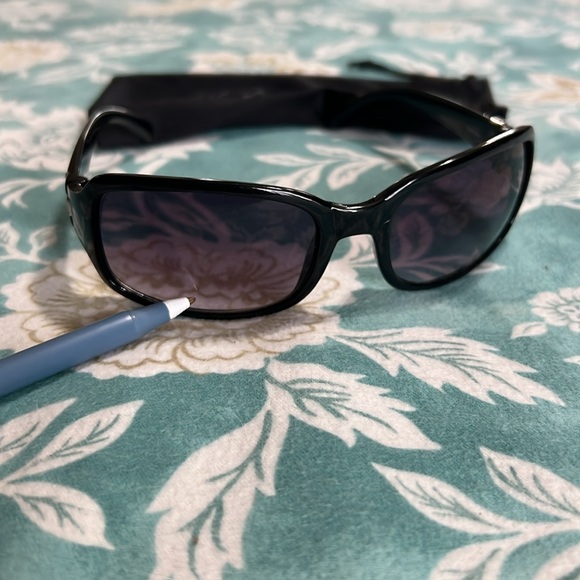 Harley-Davidson Woman’s Sunglasses & Cleaning Pouch - Picture 5 of 5